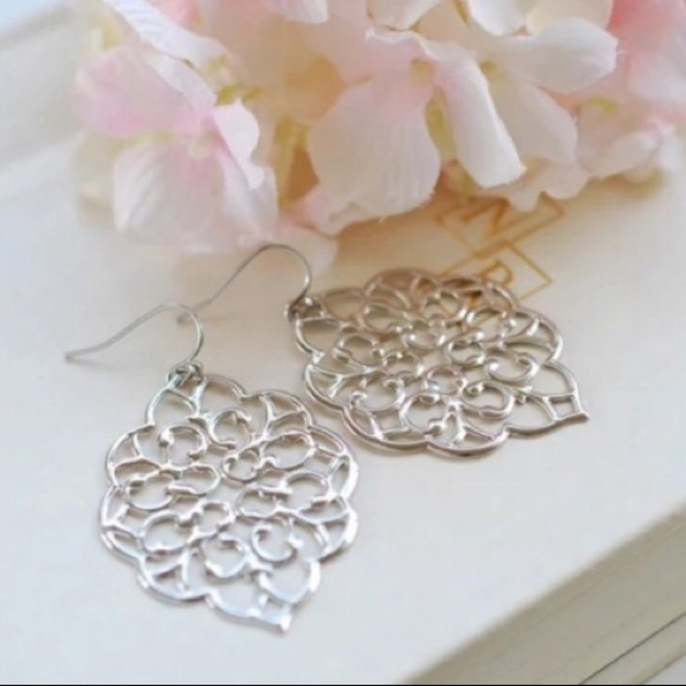 🎁 🎉🆕 NIP Filigree Boho earrings - Picture 2 of 5